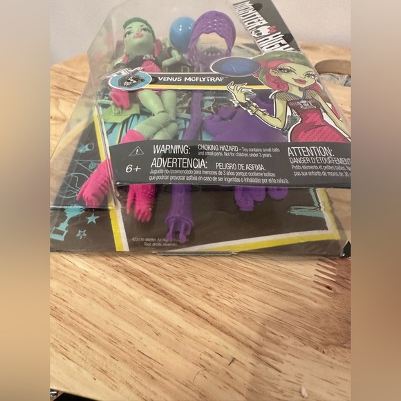 NWT MONSTER HIGH DOLL NRFB VENUS MCFLYTRAP CASKETBALL CHAMP 2016 - Picture 6 of 10